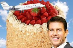 Chơi lớn kiểu Tom Cruise: Điều máy bay riêng 'ship' bánh ngọt từ Mỹ sang Anh