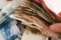 Mẹ tìm thấy hơn 7 triệu trong phòng con trai, nguồn gốc số tiền khiến chị đau lòng tột độ
