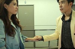 Ly hôn, chồng rao bán nhà để chia đôi tài sản nhưng vừa biết danh tính người mua, anh run không ký nổi giấy