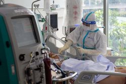 Bác sĩ nói về điểm chung của các ca Covid-19 nặng, nguy kịch ở Hà Nội