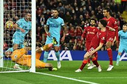 Liverpool 3-1 Newcastle: The Kop ngược dòng, Salah cân bằng kỷ lục