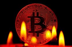 Đang đà đi lên, Bitcoin bất ngờ gãy đổ trong đêm