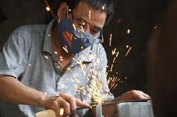 Lửa thắp sáng núi Hồng