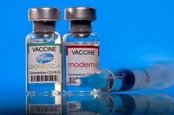 Ban cố vấn CDC Mỹ khuyến nghị sử dụng các vaccine của Pfizer, Moderna