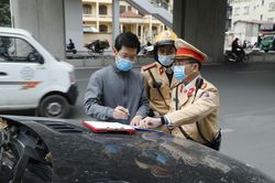 Vi phạm giao thông đường bộ: Xử phạt nặng để răn đe