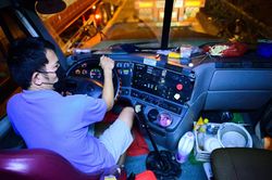 Trắng đêm nhích xe vào bãi xuất hàng ở cửa khẩu Tân Thanh