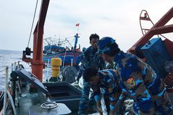 Nghệ An: Khẩn trương tìm kiếm hai thuyền viên rơi xuống biển mất tích