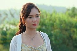 Nữ chính phim 'Phố trong làng' khiến khán giả đỏ mặt vì một cảnh quay 'nhạy cảm'