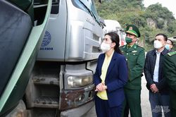 Cửa khẩu Hữu Nghị thông quan hàng hóa trở lại