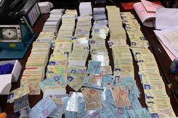 Hé lộ lượng 'khách hàng' khủng vụ làm giả 20.000 giấy tờ thu 30 tỷ đồng
