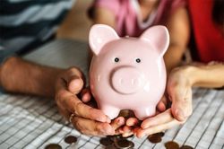 Thu nhập dưới 10 triệu đồng thì tiết kiệm thế nào? Đây chính là câu trả lời
