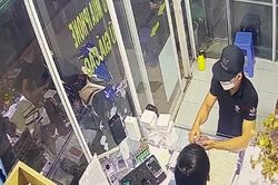 Clip: Nam thanh niên vờ mua iPhone 13 rồi bất ngờ bỏ chạy, kéo lê chủ tiệm cả chục mét