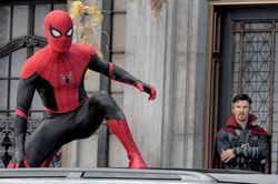 'Spider-Man: No Way Home' thu 121,5 triệu USD sau ngày chiếu mở màn