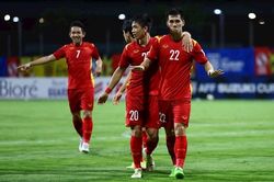 Thắng Campuchia, tuyển Việt Nam gặp Thái Lan ở bán kết AFF Cup