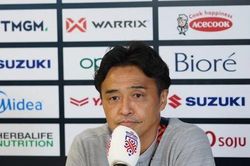 HLV Singapore bật khóc sau trận thua Thái Lan: Tôi không phải Pep Guardiola nhưng...