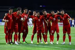 Cận cảnh Tiến Linh lập siêu phẩm, đưa Việt Nam vào bán kết AFF Cup-PV