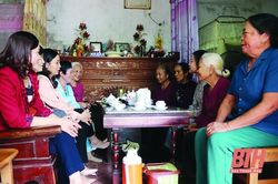 Trung đội nữ dân quân Hoa Lộc anh hùng trên trận địa Đông Ngàn