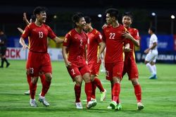 Tiến Linh sút xa đẳng cấp, tuyển Việt Nam dẫn Campuchia 2-0