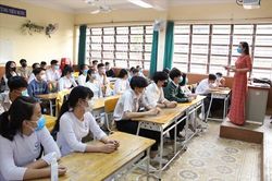 Hà Nội: Học sinh lớp 12 quận Hai Bà Trưng phải dừng học trực tiếp
