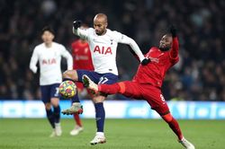 Kết quả Ngoại Hạng Anh: Liverpool hòa Tottenham, Man City nới rộng khoảng cách