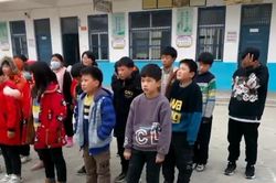 Bài viết gửi cụ ngoại vừa qua đời của học sinh lớp 5 khiến cả lớp òa khóc