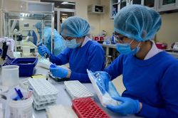 TPHCM rà soát toàn diện việc mua sinh phẩm xét nghiệm SARS-CoV-2 của công ty Việt Á