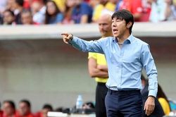 HLV Shin Tae-yong lý giải bất ngờ về lối đá 'chém đinh chặt sắt' của ĐT Indonesia
