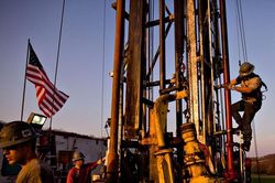 Mỹ kêu gọi OPEC+ tăng nguồn cung