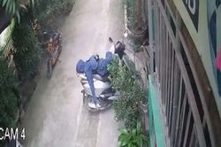 Đã về trước cổng nhà, ninja lead nằm ngủ suốt 25 phút trên yên xe khiến nhiều người ngán ngẩm