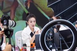 Một người bán hàng livestream ở Trung Quốc bị phạt 210 triệu USD vì trốn thuế