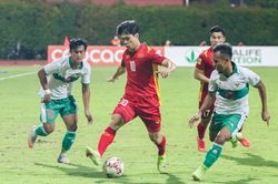 Việt Nam vs Thái Lan: Chờ HLV Polking đọ tài với Park Hang Seo