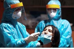 Sáng 21/12: Gần 1.100 ca COVID-19 đang thở máy và ECMO; TP.HCM rà soát tất cả người nhập cảnh là F0 từ ngày 28/11