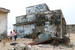 Người dân vùng biển ở Thừa Thiên Huế sống trong nỗi lo 'biển nuốt nhà'