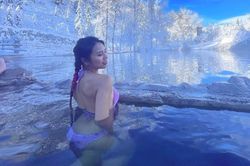 Tắm suối nước nóng trong trời tuyết ở Colorado