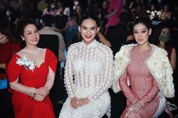 Nghệ sĩ xem show thời trang của NTK Minh Châu