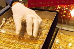 Giá vàng tiếp tục giảm, cảnh báo rủi ro xuất hiện