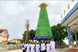 Cây thông Noel từ nồi đất, khẩu trang, vỏ xe và sáng tạo từ làng nghề xứ Nghệ