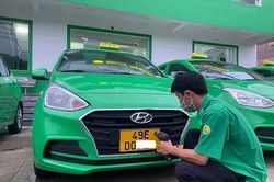Tài xế xe công nghệ khẩn trương đổi sang biển số vàng trước ngày 1/1/2022