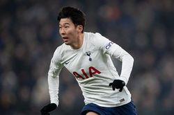 Tottenham vào bán kết League Cup gặp Chelsea