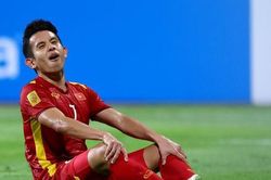 CĐV Việt Nam chia làm hai nửa vì Nguyễn Phong Hồng Duy