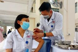 Quảng Ninh huy động tổng lực tiêm vaccine phòng COVID-19 mũi 3