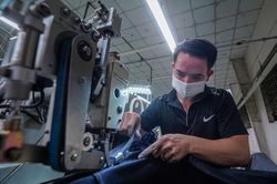 Doanh nghiệp xoay xở thưởng Tết giữ chân lao động