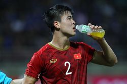 Duy Mạnh nhập viện sau trận thua Thái Lan