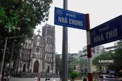 Hà Nội: Từ 17 giờ 30 hôm nay, cấm ô tô, xe máy vào phố Nhà thờ