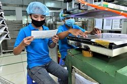 Phòng trọ còn mỳ tôm, ATM dư 60.000 đồng: Công nhân ngóng thưởng Tết