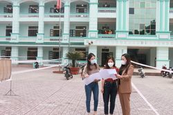 Ngày 27/12, học sinh TP Vinh trở lại trường sau 4 tháng học trực tuyến