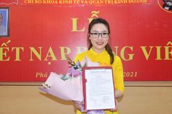 Nữ sinh Phú Thọ nhận giải thưởng Sao tháng Giêng năm 2021