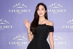 'Đụng hàng' với 7 mỹ nhân đình đám, Rosé (BLACKPINK) chỉ thêm một chi tiết đã đủ lấn át