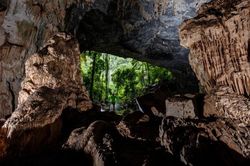 Khám phá vẻ đẹp kỳ thú của hang Tiên