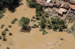 Nhiều khu đô thị ngập chìm trong nước do vỡ đập sau trận mưa kỷ lục ở Brazil